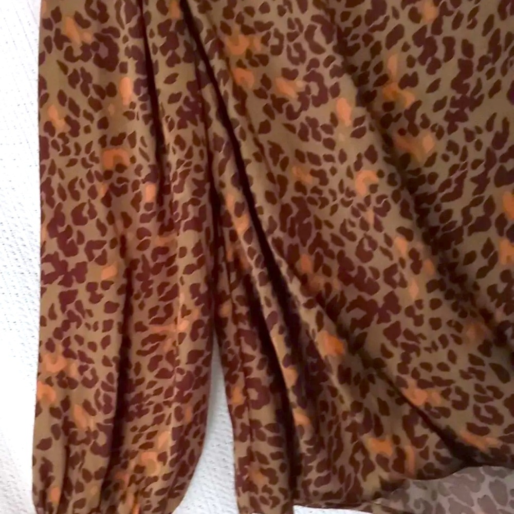 THML Top M Cute Olive Green & Brown Satin Leopard Print Rolled Hem Shirt Blouse - Picture 3 of 8